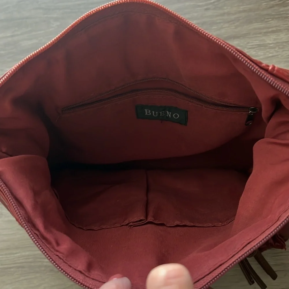 Bueno over the shoulder or cross body bag. Brick red. Lots of pockets. L… - Picture 4 of 8